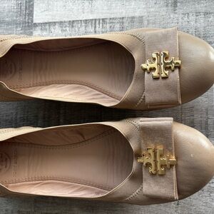 Tory Burch Women's Beige Flats with Gold Logo